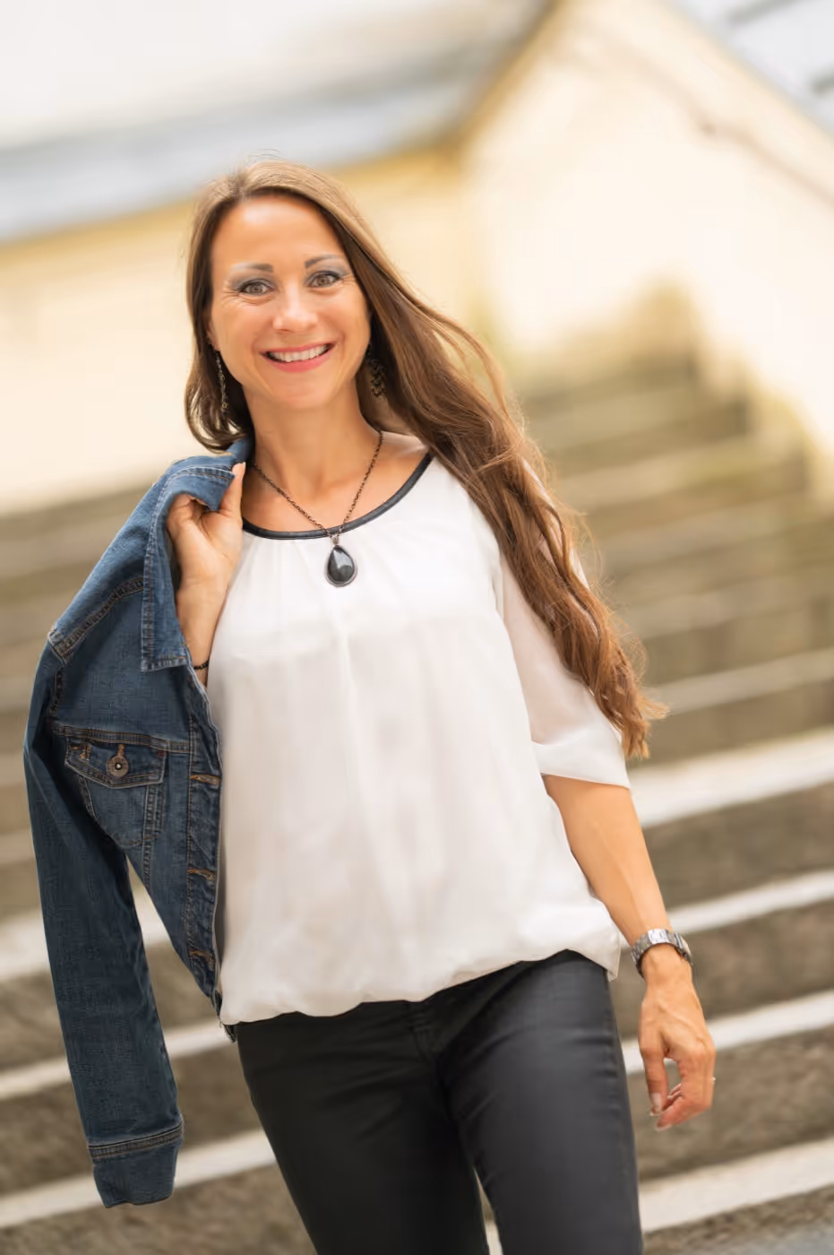 Maria Neuhuber auf den Stufen