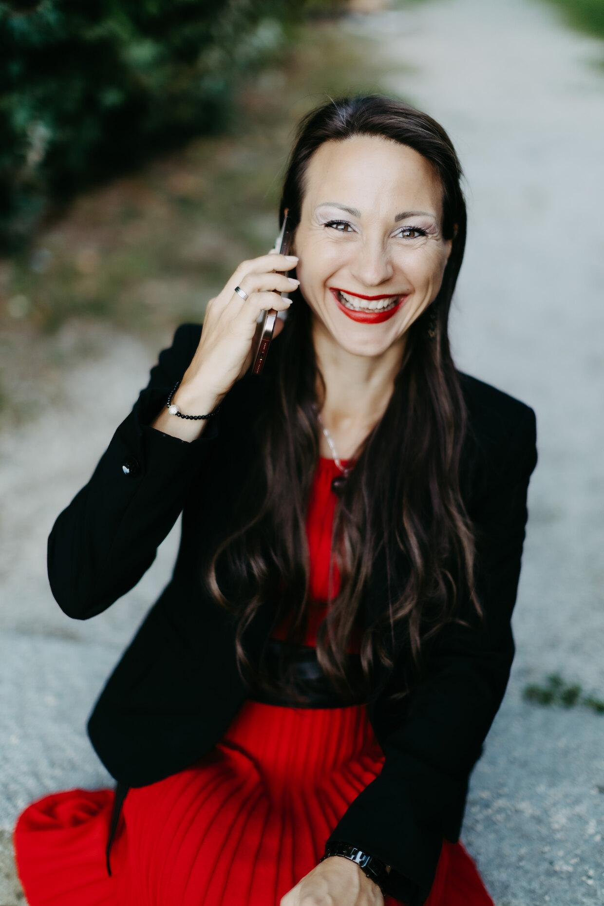 Maria Neuhuber am Telefon – melde dich bei mir